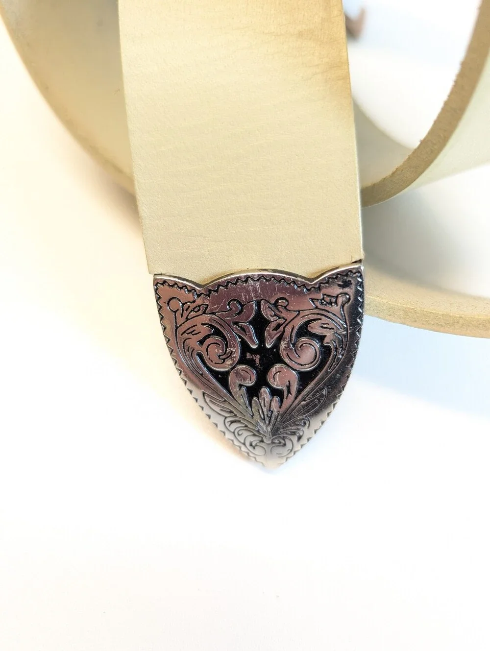 silence + noise Ivory Jennie Leather Western Belt with Ornate Silver Buckle Med.